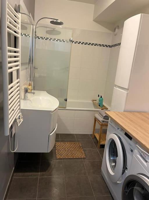 Grand Appt Proche Paris Parking Apartment Обервил Екстериор снимка