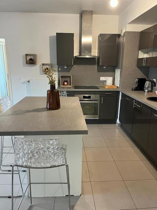 Grand Appt Proche Paris Parking Apartment Обервил Екстериор снимка